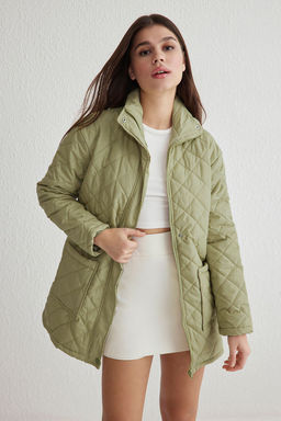 TRENDYOLMILLA Yesil Oversize Kemerli Su Itici Kapitone Mont TWOAW23MO00170