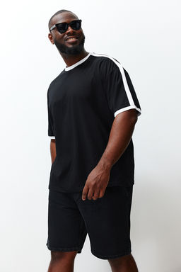 Buyuk Beden Siyah Oversize/Genis Kesim Kontrast Detayl? %100 Pamuklu T-shirt TMNSS24BF00033
