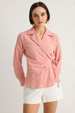 Pembe Cizgili Baglama Detayl? Regular Normal Kal?p Dokuma Gomlek TWOSS25GO00036