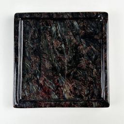 Блюдо из Арфведсонита (Нуумит)