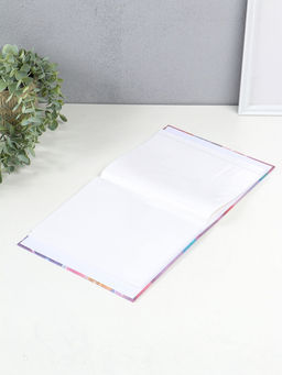 Фотоальбом на 80 фото 10х15 см "Малышка с косичками, с мишкой" в коробке 5х19х22,8 см