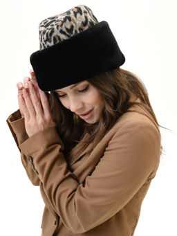 П26-26 Пилотка Леон беж с черным мехом