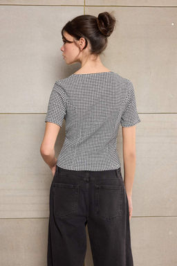 Teen Siyah Ekose Fitted/Vucuda Oturan Dugmeli K?sa Kollu Buzgulu Dokulu Orme Bluz TWOSS26BZ00031