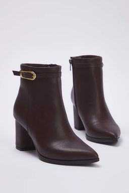 Kahverengi Toka Detayl? Sivri Burun Blok Topuklu Bilekte Kad?n Bot
TAKAW26BO00059