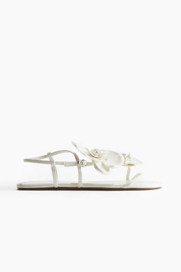 Sandalias de tiras con aplicaciones