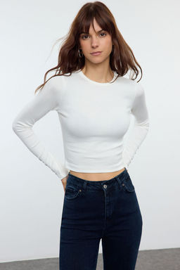 Ekru Premium Viskoz Yumusak Kumasl? Fitted Crop Esnek Orme Bluz TWOAW24BZ00048