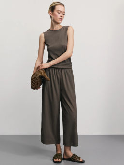 Топ из фактурной ткани с декоративной сборкой / Zarina  фото 2