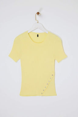 Sar? Bisiklet Yaka Asimetrik Dugme Detayl? Fitted Triko Ince Bluz TWOSS26BZ00285