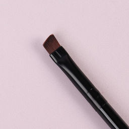 Цена за 2 шт. Кисть для макияжа, скошенная, 13(± 1) см, чёрная