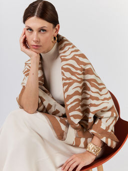 В СОСТАВЕ ШЕРСТЬ И КАШЕМИР Большой, мягкий, теплый однотонный двусторонний палантин - Tantino фото 3