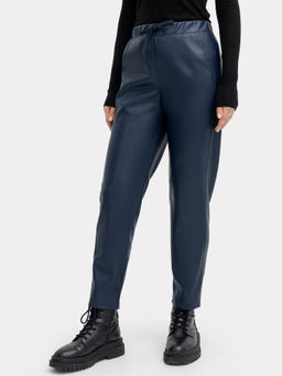 Брюки женские синие из экокожи море 182363 - Mark formelle фото 2