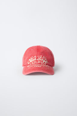 GORRA EFECTO LAVADO TEXTO BORDADO / Rojo