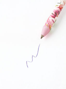 Цена за 2 шт. Набор, блок бумаги 30 л, ручка синяя паста 1.0 мм и 5 шт наклеек "С 8 Марта. Открытка"