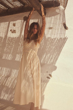 FLOWING MIDI DRESS WITH ELASTICATED DETAIL