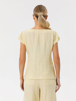 Блузка со спущенным плечом