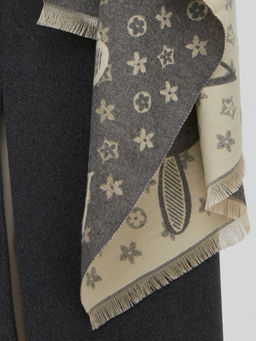 В составе ШЕРСТЬ и КАШЕМИР Большой, мягкий, теплый двусторонний палантин