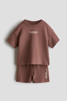 Conjunto de camiseta y pantal?n corto