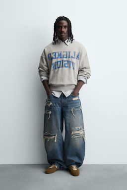 VARISTY PRINT CREWNECK SWEATSHIRT