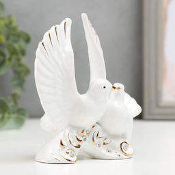 Сувенир под фарфор "Белые голуби" стразы 11,7х6х12,3 см
