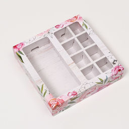 Цена за 5 шт. Коробка под 8 конфет + шоколад, с окном, пионы, 17.7×17.85×3.85 см