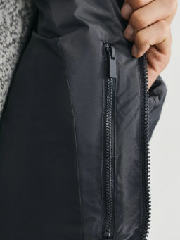 Куртка с потайным капюшоном / Zarina