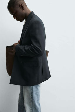 DOUBLE-BREASTED BLAZER