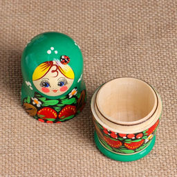 Матрёшка дерево «Божья коровка», зелёное платье, 5 кукольная, 10-12 см