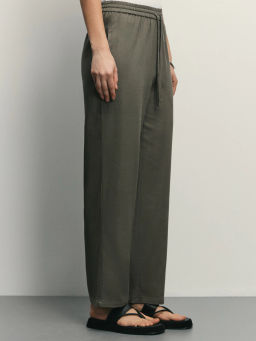 Прямые льняные брюки с эластичным поясом / Zarina  фото 3