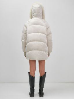Куртка зимняя женская с мехом и капюшоном тренд бежевого цвета 7737B - Visdeer фото 16