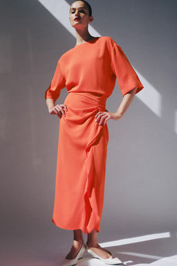 VESTIDO MIDI DRAPEADO ZW COLLECTION / Coral rojo - Zara фото 2