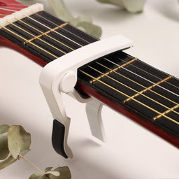 Каподастр гитарный Music life, зажим для струн, белый