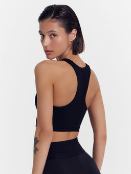 Топ женский спортивный в черном цвете черный 302919 - Mark formelle фото 3