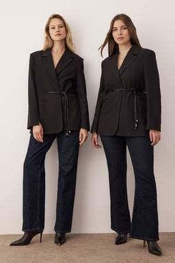 Vucut Secmeyen Siyah Ayarlanabilir Tunelli Blazer Ceket TWOAW26BC00034