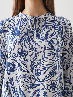 Ba?lamal? Yaka ?i?ekli Bluz