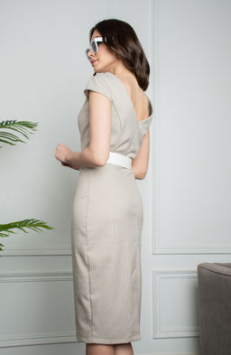 Платье-футляр бежевый - Donna saggia фото 3