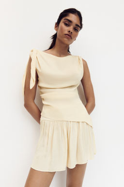 Top asim?trico con lazada - H&m фото 5