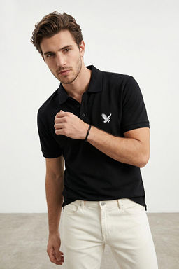 Siyah Regular/Normal Kesim Kartal Nak__ Detayl_ Polo Yaka T-shirt TMNSS25PO00017