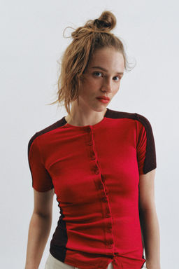 CAMISETA MANGA CORTA BOTONES / Rojo vivo - Zara фото 2