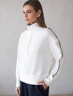 D49.086 Джемпер женский белый