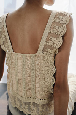 TOP SATINADO PLIEGUES ENCAJE / Blanco roto - Zara фото 2