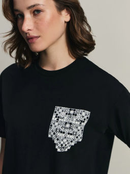 Футболка с объёмным кружевным принтом / Zarina  фото 6