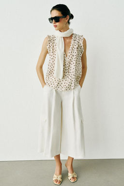BLUSA LUNARES VOLANTES / Crudo / Marr?n