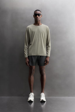 CAMISETA RUNNING ESTRUCTURA LIGERA / Verde vigor?