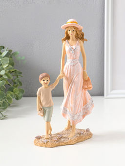 Сувенир полистоун "Мама в розовом платье и шляпке гуляют с сыном по пляжу" 23,5 см