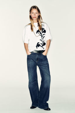 T-SHIRT WITH CONTRAST FLOWER PRINT