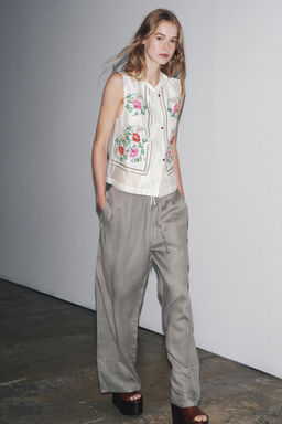 TOP WITH EMBROIDERED FLOWERS