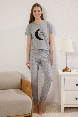 Trendyolmilla Ac?k Pembe Pamuklu Galaksi ve Slogan Bask?l? Orme Pijama Tak?m? THMSS25PT00385  фото 6