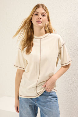 TRENDYOLMILLA Tas %100 Pamuk Karkoya Dikis Detayl? Oversize/Genis Kesim Orme T-Shirt TWOSS24TS00184