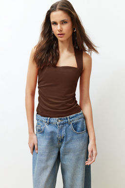 Kahverengi Duz Kare Yaka Ask?l? Buzgulu Fitted/Vucuda Oturan Esnek Orme Bluz TWOSS24BZ00400