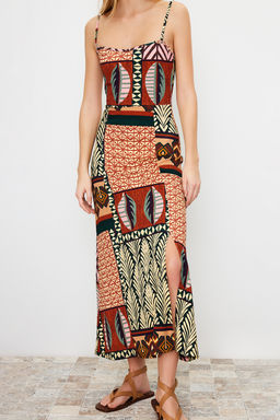 TRENDYOLMILLA Cok Renkli Ayarlanabilir Ask?l? Bask?l? Ask?l? Burumcuk/Dokulu Orme Midi Elbise TWOSS24EL00401